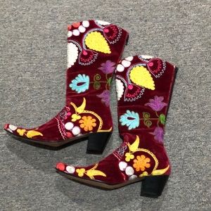 Velvet embroidered boots